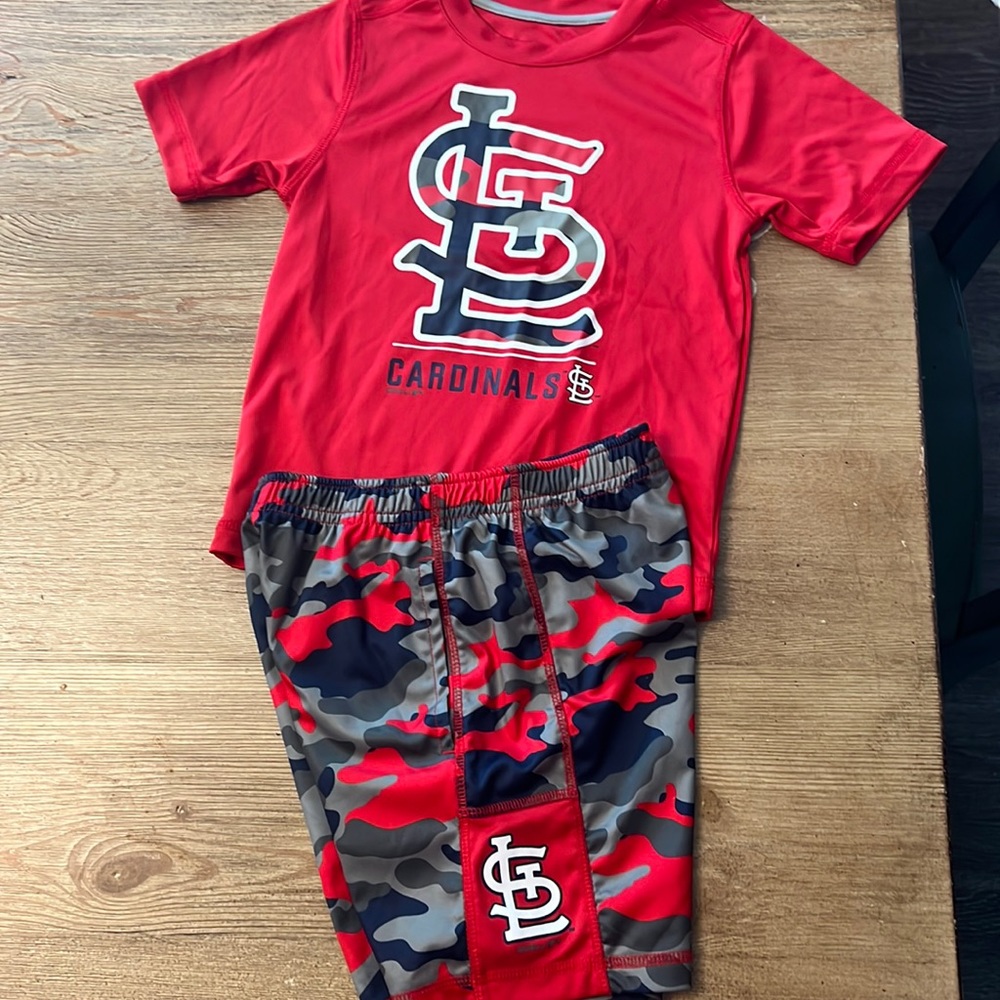 Matching dry fit Cardinals set.
